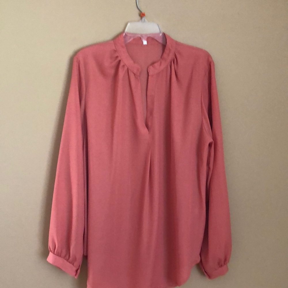 Tunic Flowy V Top with loose sleeve.